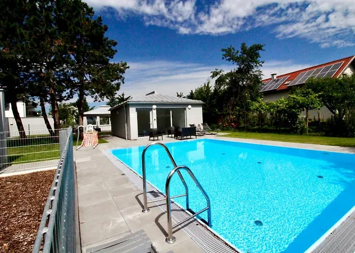 Maureen Lovely 2 Bedroom Unit With Community Pool
